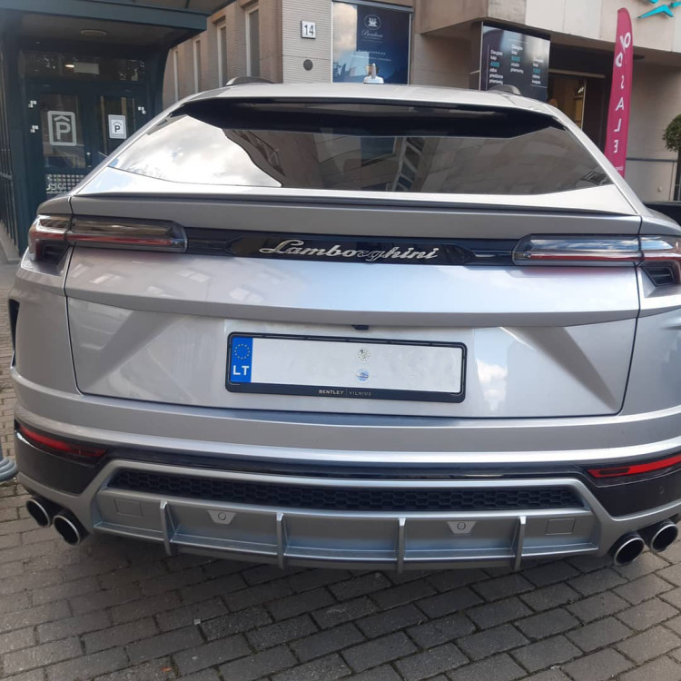 Gatvėje užfiksuotas Lamborghini Urus