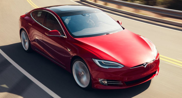 Parodė „Tesla Model S“ su 700 000 kilometrų rida: privalumų daugiau negu trūkumų