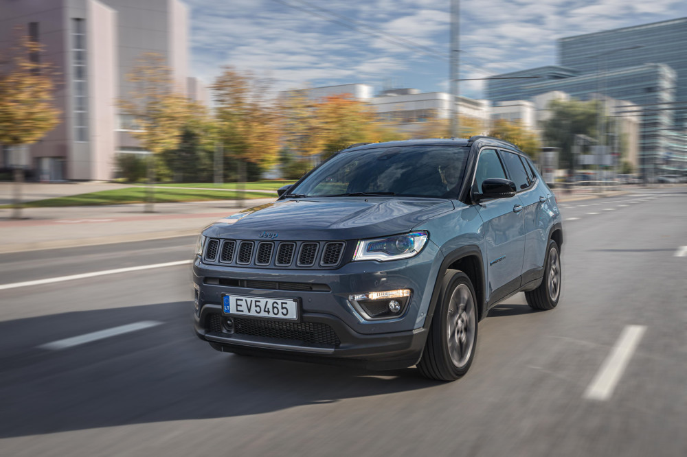 Lietuvoje pasirodęs hibridinis Jeep Compass