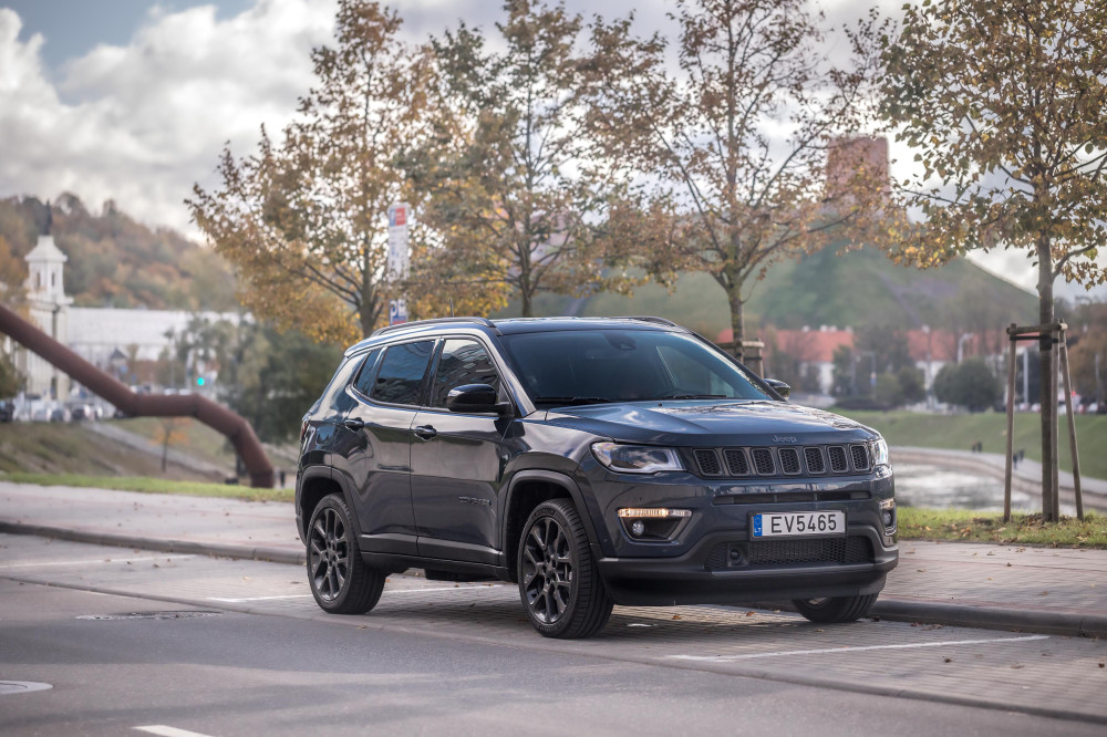 Lietuvoje pasirodęs hibridinis Jeep Compass