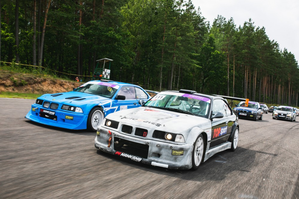 <a href='https://www.autobilis.lt/skelbimai/naudoti-automobiliai/bmw' target='_blank' class='phrase'>BMW</a> 3 serija