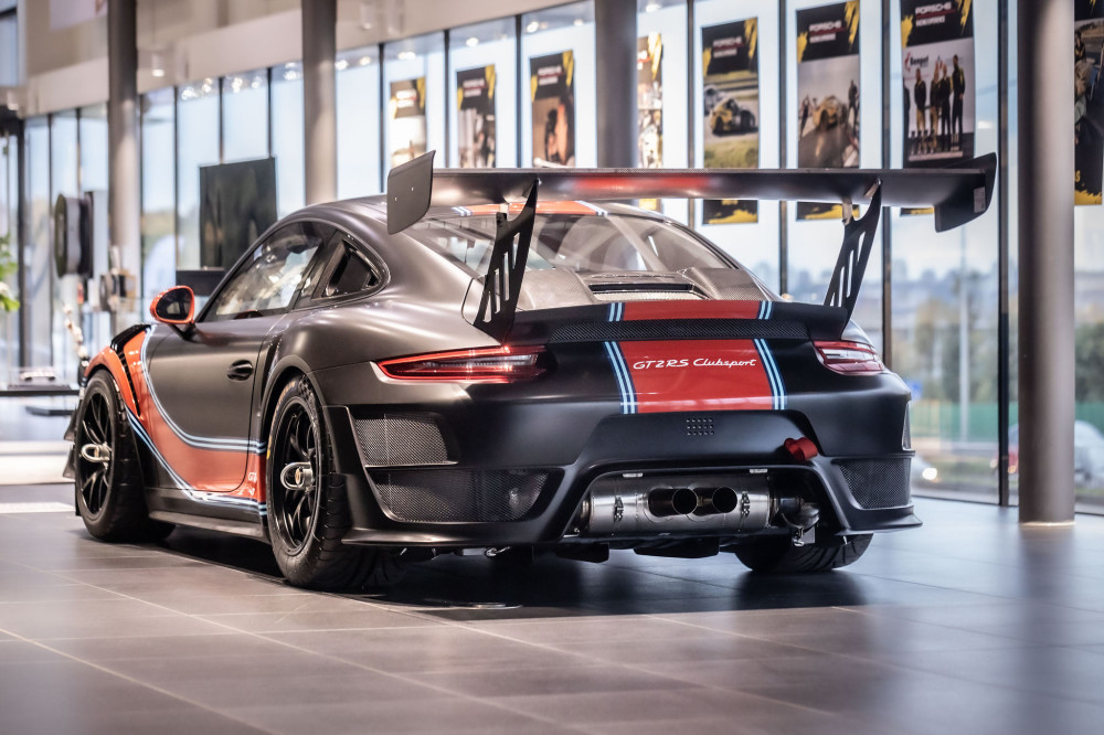<a href='https://www.autobilis.lt/skelbimai/naudoti-automobiliai/porsche' target='_blank' class='phrase'>Porsche</a> 911 GT2 RS Clubsport