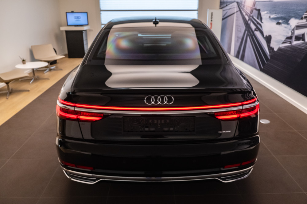 Autojuta salone pristatyta Audi A8L Security