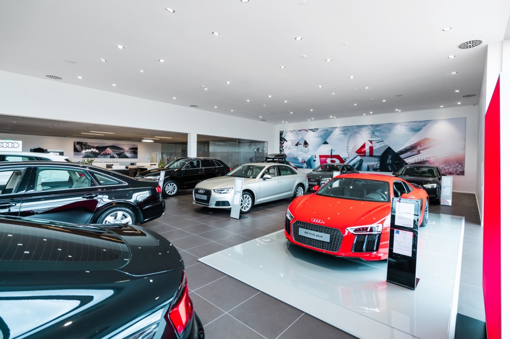 <a href='https://www.autobilis.lt/skelbimai/naudoti-automobiliai/audi' target='_blank' class='phrase'>Audi</a>-salonas-W40