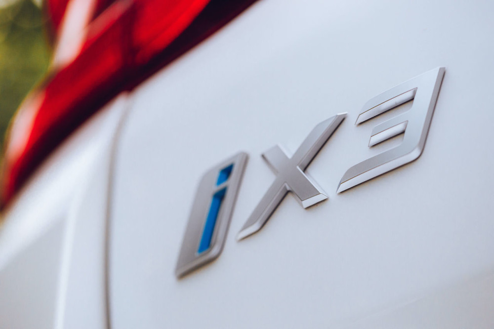 Lietuvoje debiutuoja elektrinis visureigis – „BMW iX3“ 