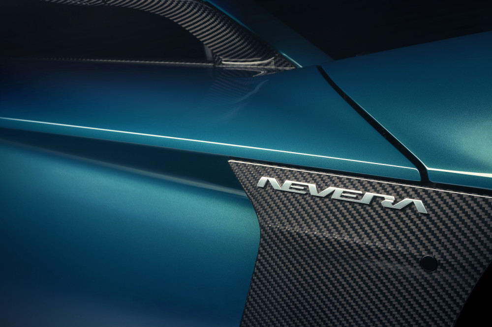 Kaip ir minėjome anksčiau, „Rimac Nevera“ yra serijinei gamybai paruošto „Rimac C_Two“ koncepcinio automobilio versija, kuri pirmą kartą visuomenei buvo pristatyta dar 2018 m. tarptautinėje Ženevos automobilių parodoje.