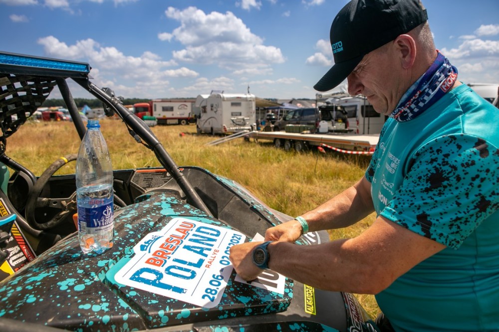 Pirmieji greičio ruožai „CFMOTO Factory Racing Team“ ekipos laukia jau pirmadienį. Šiemet „Rally Breslau“ varžybų dalyviams pirmiausia teks lenktyniauti Drawsko Pomorskie kariniame poligone, o antroji varžybų dalis vyks Gwda Wielka miestelio apylinkėse. Ankstesniais metais eiliškumas buvo atvirkštinis.