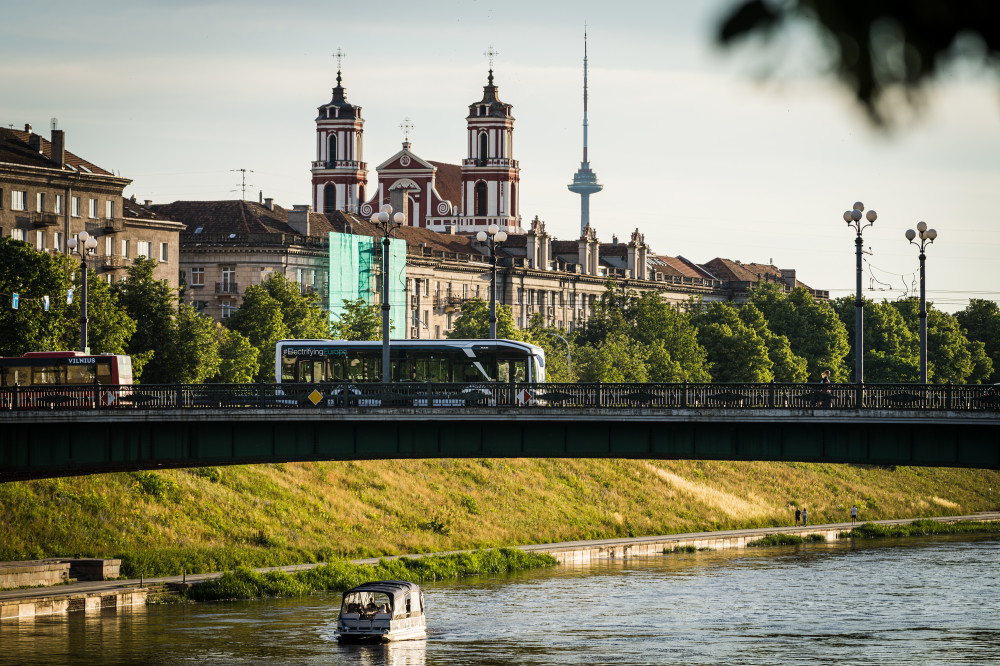 Lietuvoje pristatytas 550 km vienu įkrovimu įveikiantis elektrinis MAN autobusas 