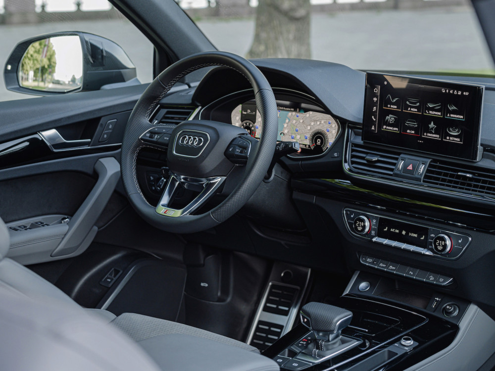 „Audi“ atsižvelgdama į nuolatos didėjančią Q modelių paklausą, netrukus Lietuvoje pradės pardavinėti trečiąjį CUV tipo modelį – „Audi Q5 Sportback“.
