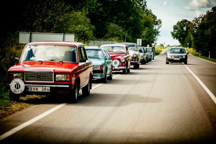 Parubežio keliais nudundėjo istorinių automobilių ralis