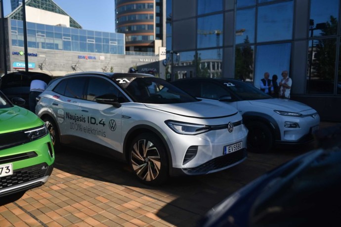 <a href='https://www.tv3.lt/gaires/vilnius' target='_blank' class='phrase'>Vilniuje</a> startavo „Ignitis ON: Pažink Lietuvą!“ elektromobilių varžybos