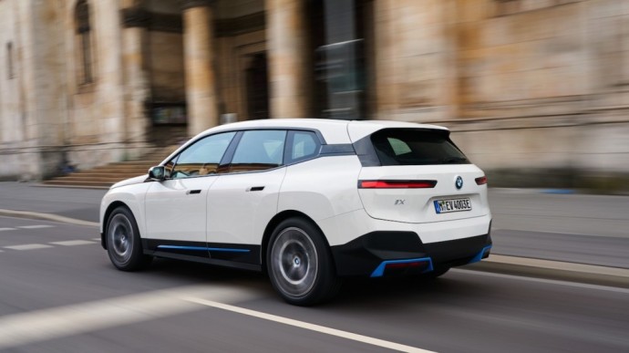 Lapkričio mėnesį – pirmojo „BMW M“ elektromobilio debiutas