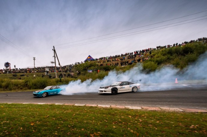 Priešpaskutiniame <a href='https://www.tv3.lt/rubrika/naujienos/lietuva' target='_blank' class='phrase'>Lietuvos</a> drifto čempionato etape – atkaklios peštynės dėl lyderių pozicijų