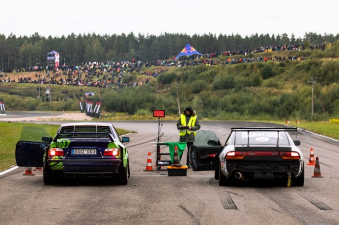Priešpaskutiniame Lietuvos drifto čempionato etape – atkaklios peštynės dėl lyderių pozicijų