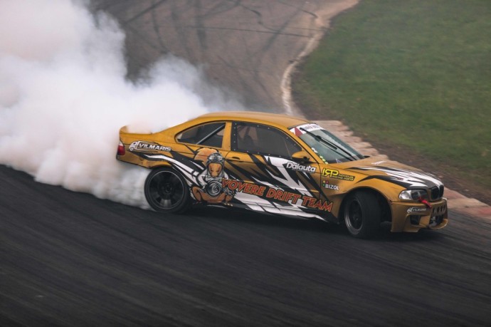 Priešpaskutiniame Lietuvos drifto čempionato etape – atkaklios peštynės dėl lyderių pozicijų