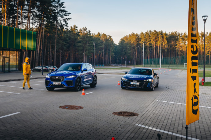 Audi e-Tron GT / Jaguar F-Pace Lietuvos metų automobilio 2022“ rinkimai