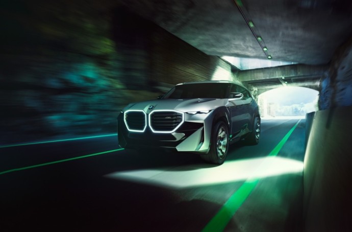 BMW pristatė galingo, prabangaus ir šokiruojančio visureigio koncepciją
