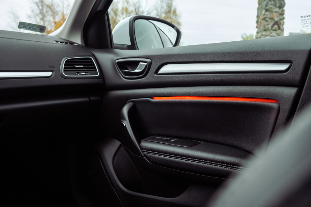 Iš tinklo įkraunamas „Renault Megane e-Tech“