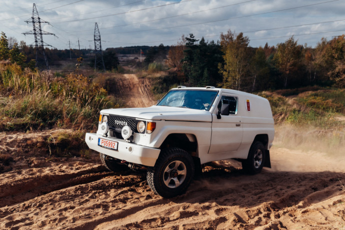 Į Dakaro maratoną lietuviai susiruošė prieš 34 metus pagaminta „<a href='https://www.autobilis.lt/skelbimai/naudoti-automobiliai/toyota' target='_blank' class='phrase'>Toyota“</a>