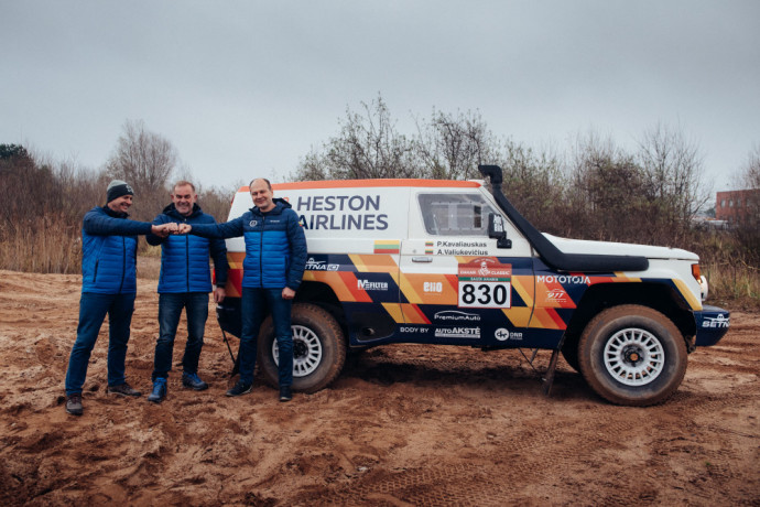 Lietuviai Dakare finišo sieks seniausiu automobiliu, neturėdami jokios palaikymo komandos