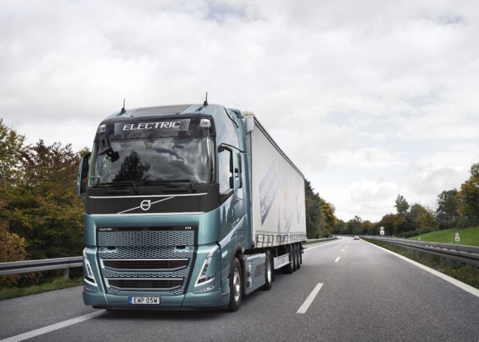 Elektrinio „Volvo“ sunkvežimio bandymų rezultatai pranoko lūkesčius