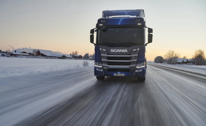 Elektromobiliai – ne vien miestams: daugiatoniai elektriniai „Scania“ sunkvežimiai darbuojasi pramonėje