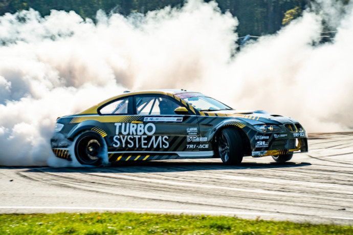 Aršių diskusijų nestokojusiame Lietuvos drifto čempionato etape šių metų čempionu tapo Benediktas Čirba