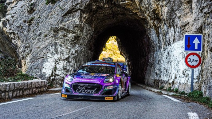 <a href='https://www.autobilis.lt/skelbimai/naudoti-automobiliai/ford' target='_blank' class='phrase'>Ford</a> Puma / Sebastienas Loebas / Pasaulio ralio čempionatas