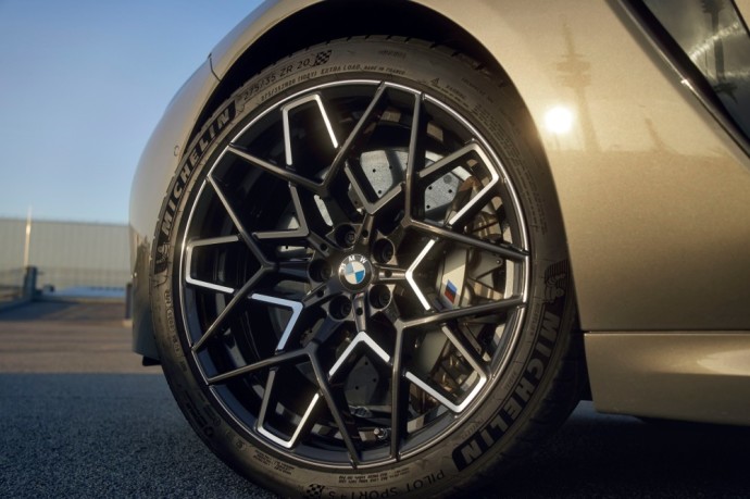 Lietuvoje atnaujinta BMW 8 serija kainuos nuo 125 890 eurų