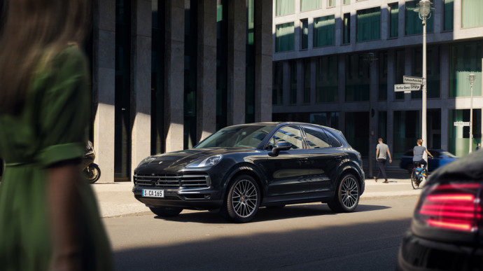 „<a href='https://www.autobilis.lt/skelbimai/naudoti-automobiliai/porsche' target='_blank' class='phrase'>Porsche</a>“ plečia „Platinum Edition“ seriją – pasirodė „Cayenne“ modelis