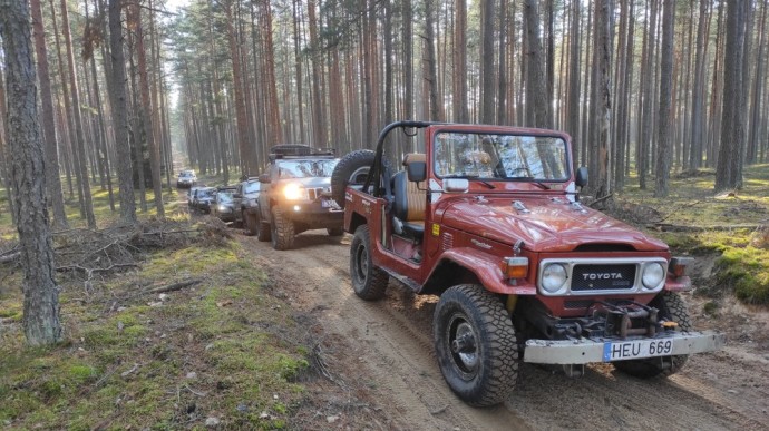 <a href='https://www.autobilis.lt/skelbimai/naudoti-automobiliai/toyota' target='_blank' class='phrase'>Toyota</a> Land Cruiser visureigis