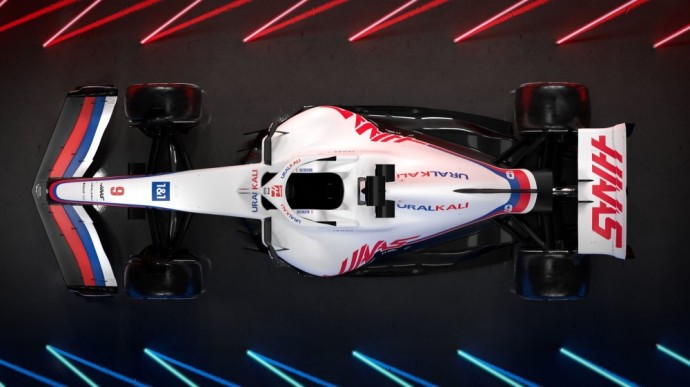 „Haas“ pademonstravo 2022 m. sezonui paruoštą bolidą