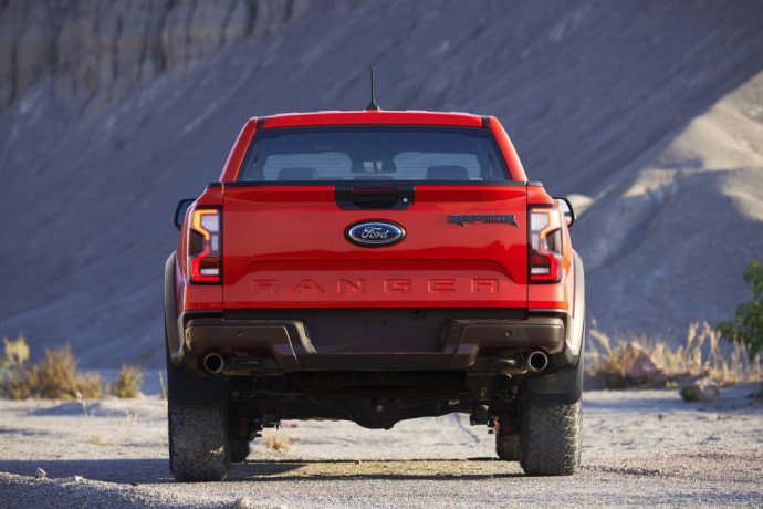 Šelmiškiems pasivažinėjimams skirtas naujos kartos „Ford Raptor“ bus siūlomas su V6 varikliu