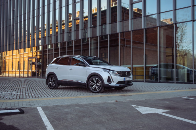 Iš tinklo įkraunamo hibridinio „Peugeot 3008“ testas: „Volkswagen“ – tave vėl pranoko prancūzai