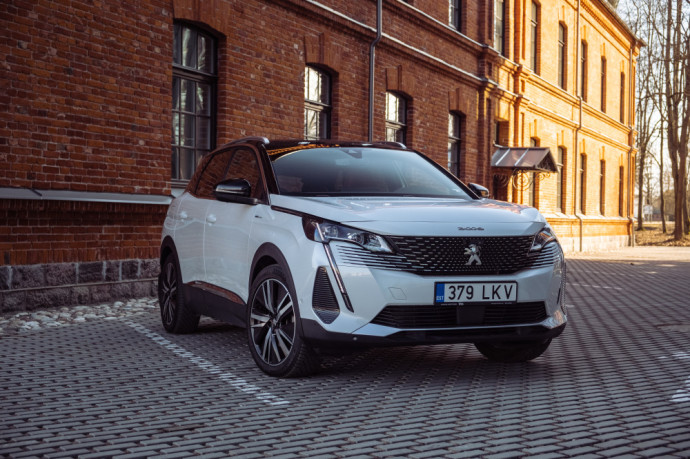 Iš tinklo įkraunamo hibridinio „Peugeot 3008“ testas: „Volkswagen“ – tave vėl pranoko prancūzai