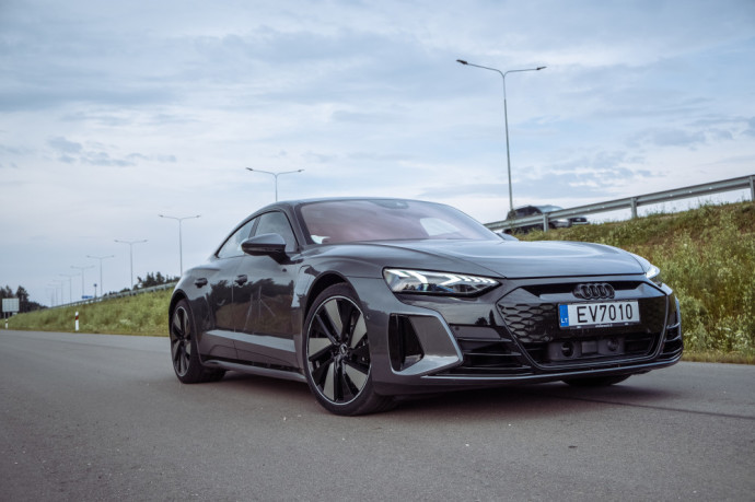 Elektrinis Audi e-Tron GT