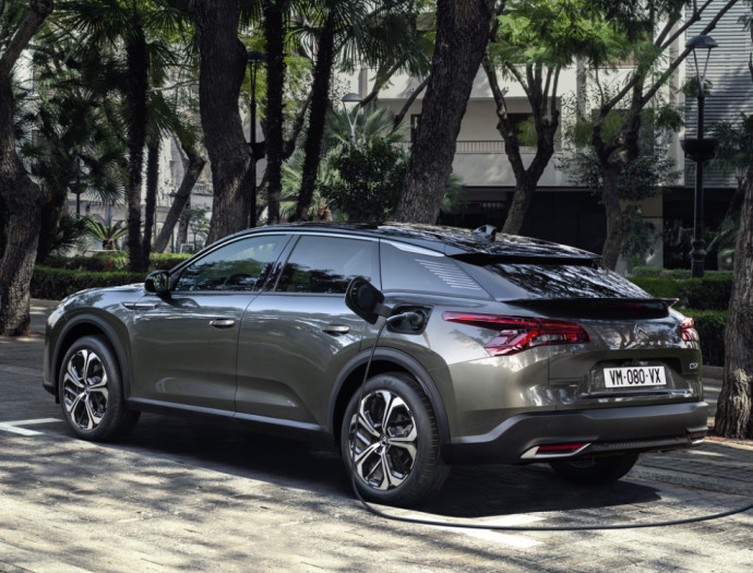 Padidinto pravažumo „Citroën C5 X“ dizaine suderintos geriausios sedano, universalo ir SUV savybės