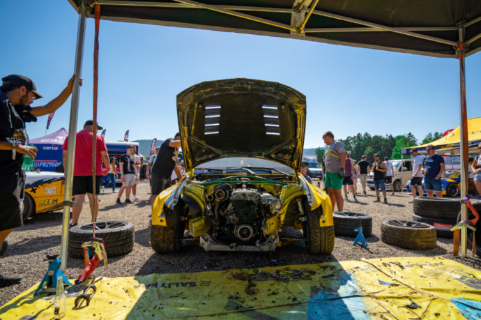 Benedikto Čirbos pasirodymą „Drift Masters“ sustabdė avarija: Žala automobiliui buvo per didelė