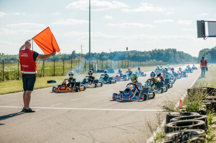 Savaitgalį vykusiame Lietuvos kartingo čempionate – alinantis karštis, <a href='https://www.tv3.lt/gaires/avarija' target='_blank' class='phrase'>avarijos</a> ir kova dėl tūkstantųjų sekundės dalių