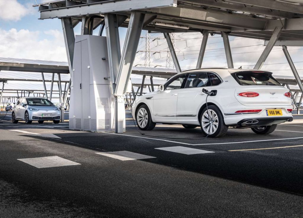 Bentley gamykloje Kriu įrengti įkrovikliai