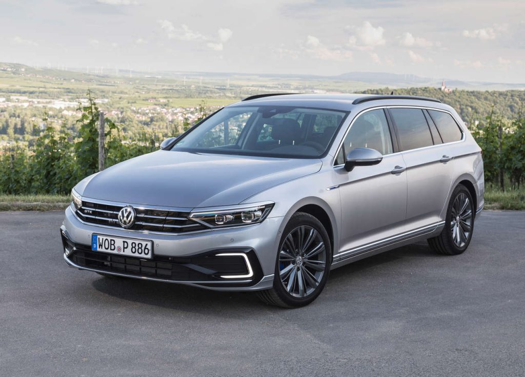 <a href='https://www.autobilis.lt/skelbimai/naudoti-automobiliai/volkswagen' target='_blank' class='phrase'>Volkswagen</a> Passat GTE Variant