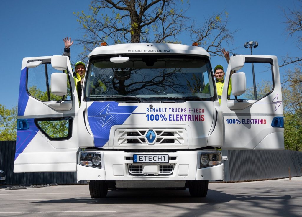 Kauno švaros darbuotojai išbando elektra varomą Renault Trucks D WIDE E-TECH šiukšliavežį