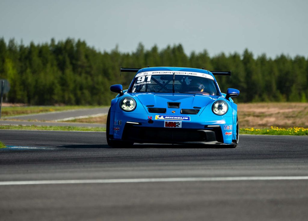 „Porsche Baltic“ komandos automobilis