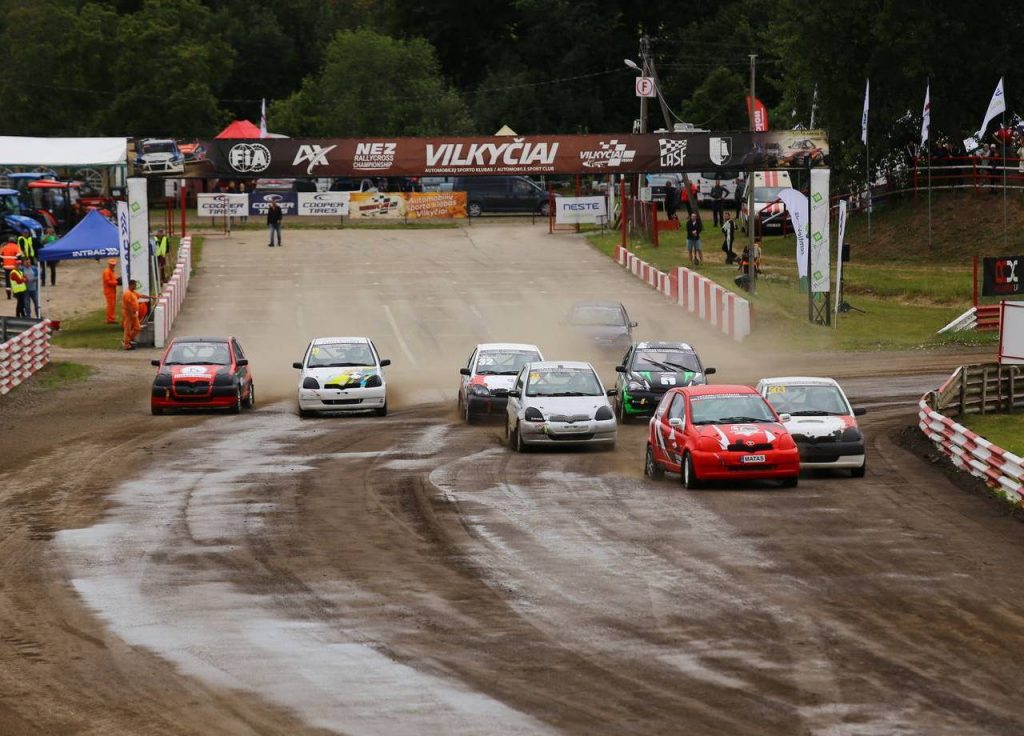Ralio kroso varžybos Vilkyčių automobilių sporto komplekse
