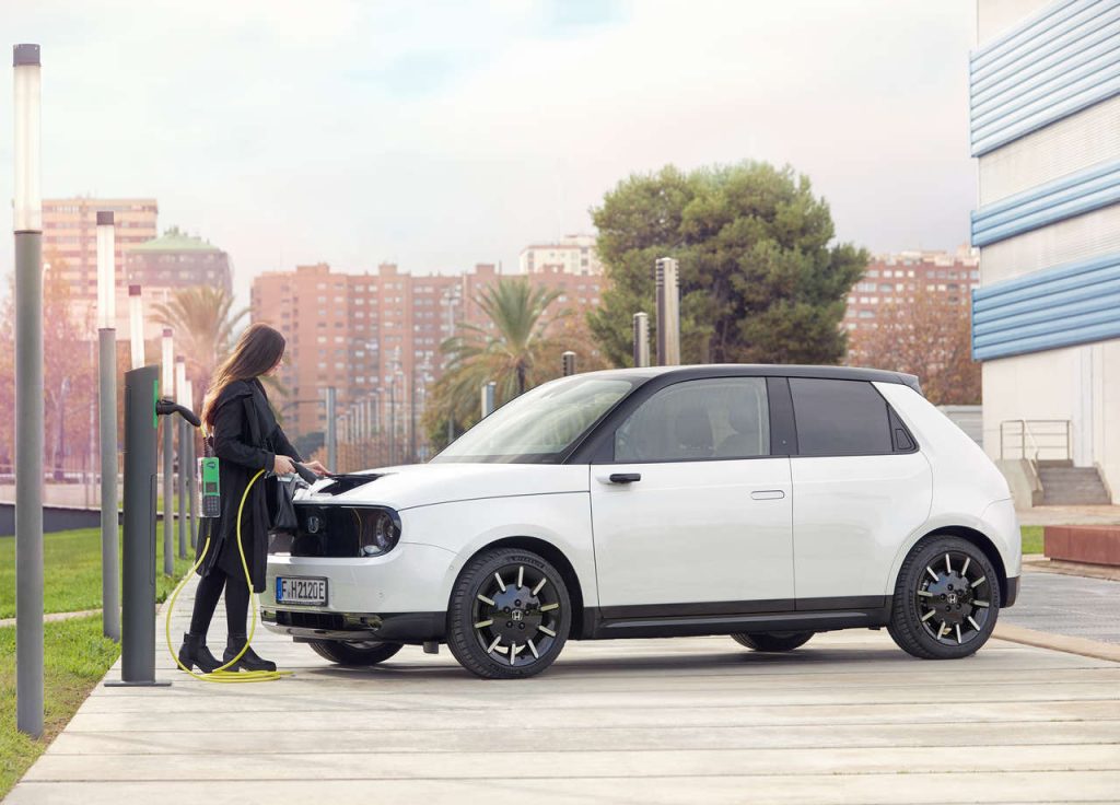 <a href='https://www.autobilis.lt/skelbimai/naudoti-automobiliai/honda' target='_blank' class='phrase'>Honda</a> e