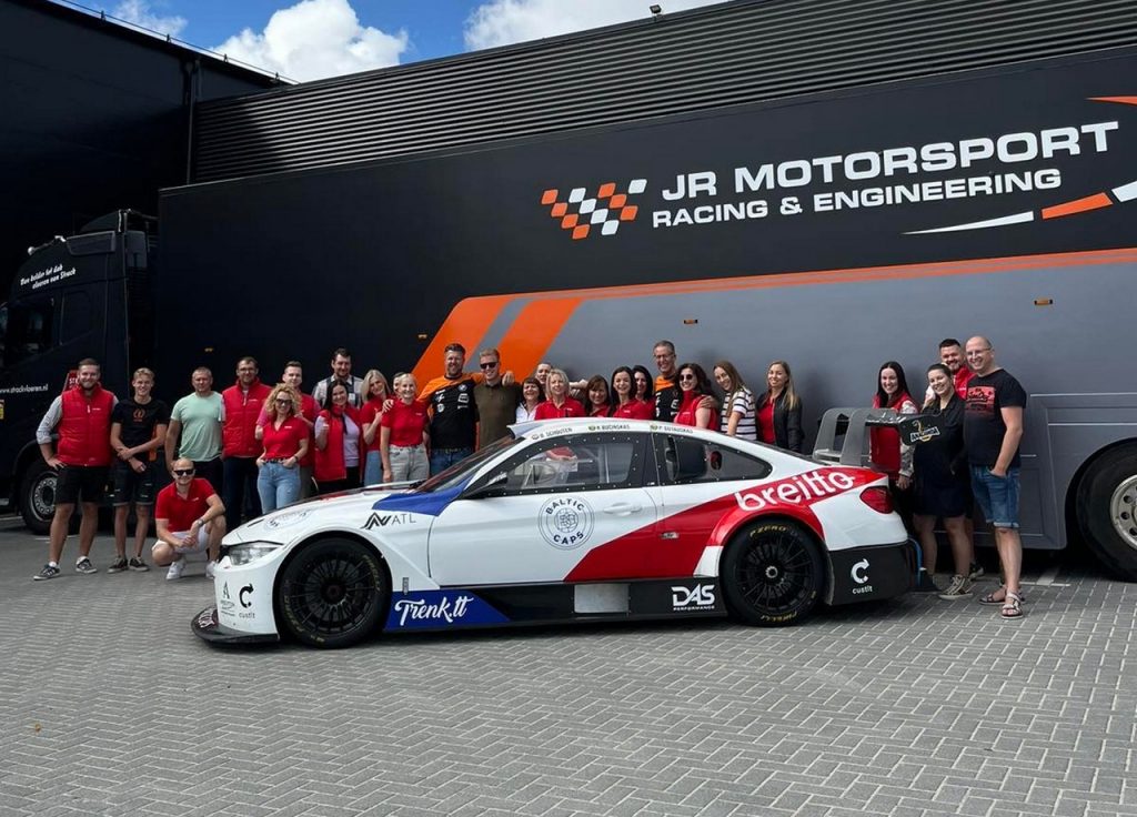 „JR Motorsport“ komandos paruoštas „BMW M4 Silhouette“
