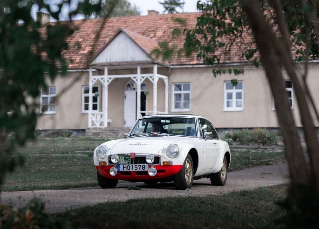 Ramūnas Žilionis ir Linas Žvinakevičius su britišku MGB GT SEBRING