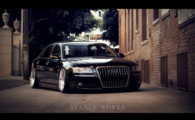 <a href='https://www.autobilis.lt/skelbimai/naudoti-automobiliai/audi' target='_blank' class='phrase'>Audi</a> A8 su Rotiform prisilietimu