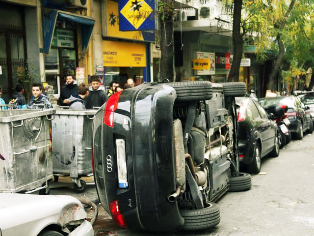 Kaip Graikijoje sprendžiame nedrausmingai paliktų automobilių problema?