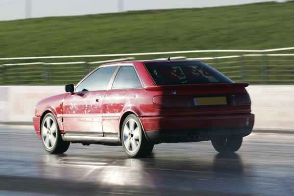 Lietuvis su <a href='https://www.autobilis.lt/skelbimai/naudoti-automobiliai/audi' target='_blank' class='phrase'>audi</a> s2 vaziuoja uk drago lenktynese